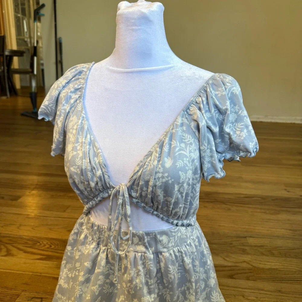 Urban Outfitters Floral‎ Cutout Mini Dress Blue White Tie Front Ruffle Size S